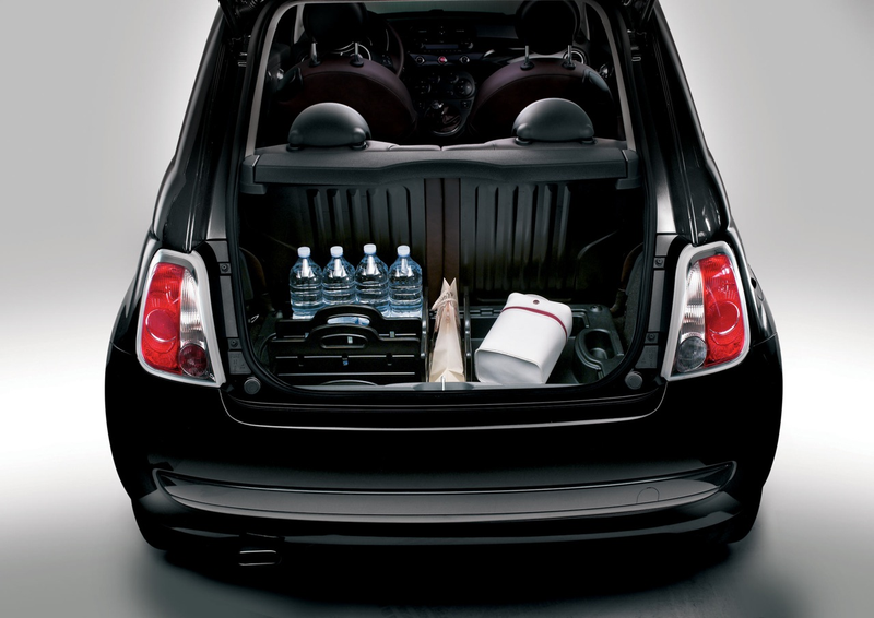 Illustration for article titled Fiat 500 Rolls Out in Europe, Bristling with Tech Goodness